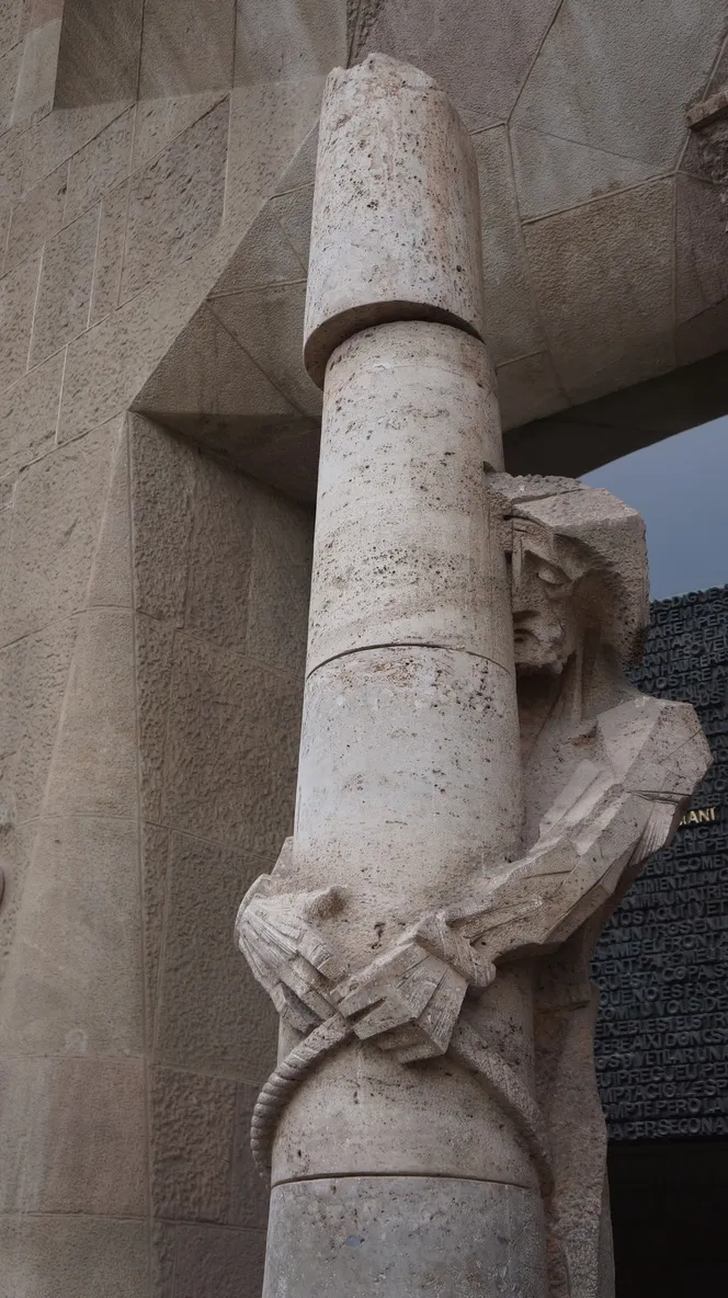 圣家堂受难立面