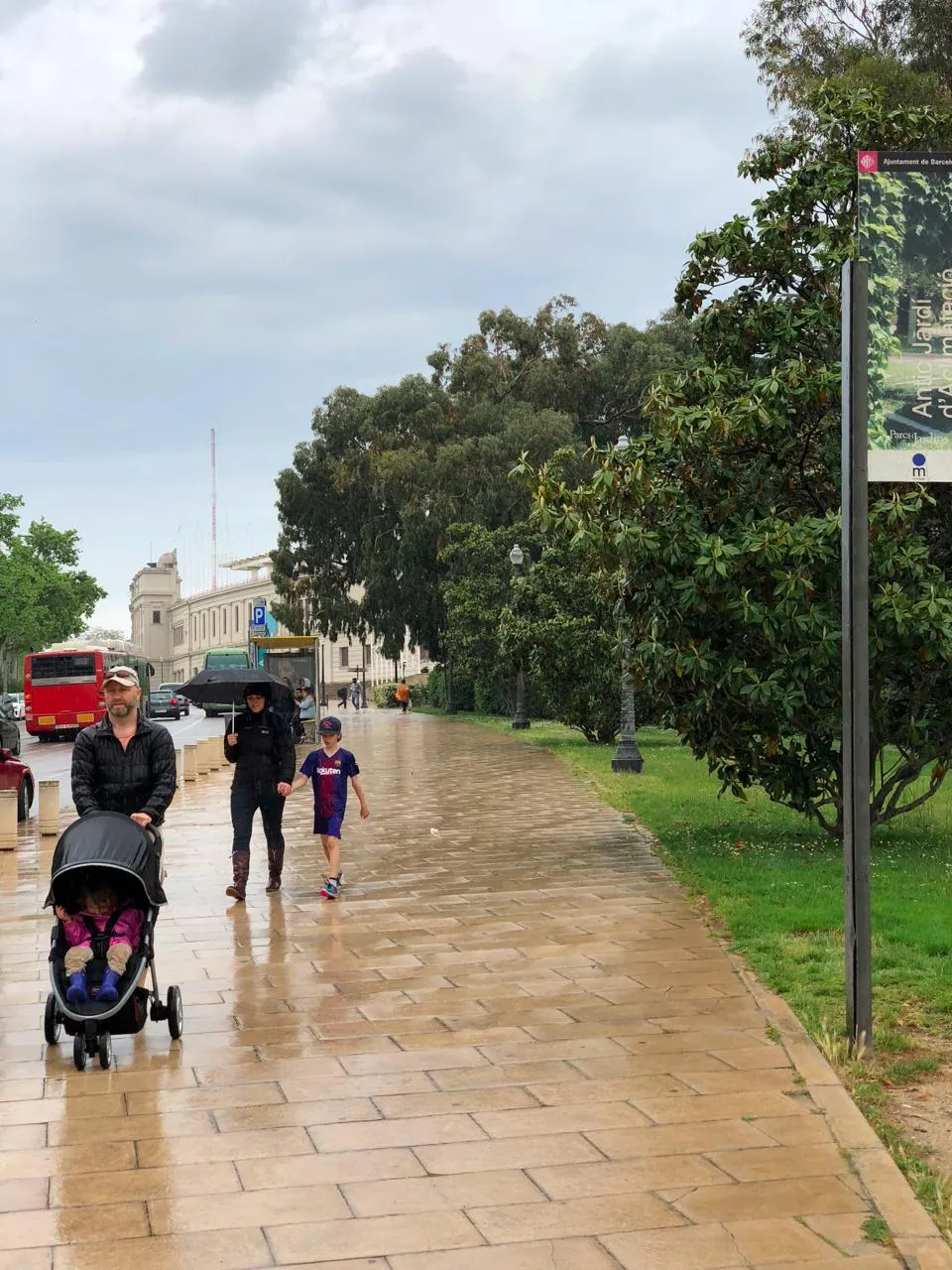 这个小男孩一定是亲生的